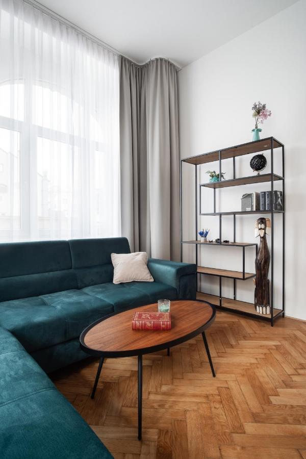 Apartamento Spacious In Karlin By Days *