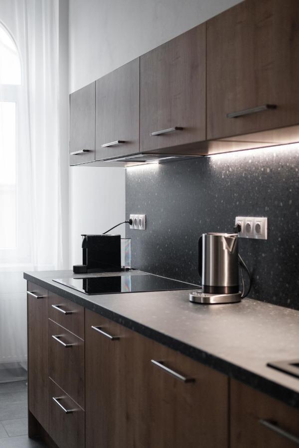 Spacious In Karlin By Days Apartamento