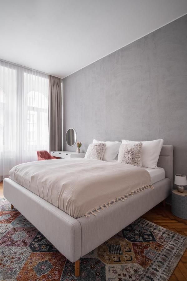 Apartamento Spacious In Karlin By Days